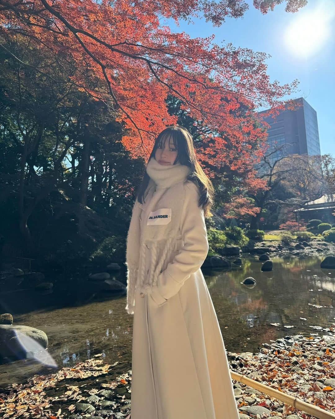 神谷侑理愛さんのインスタグラム写真 - (神谷侑理愛Instagram)「・ ⁡ もうすぐ秋も終わるね🍂‎🤍 ⁡ scarf : @jilsander  coat : @royalparty_official  ⁡ ⁡ #jilsander #royalparty #紅葉 #秋 #東京 #小石川後楽園 #ホワイトコーデ #マフラーコーデ #autumn #ootd」12月4日 21時27分 - yuria_kamiya