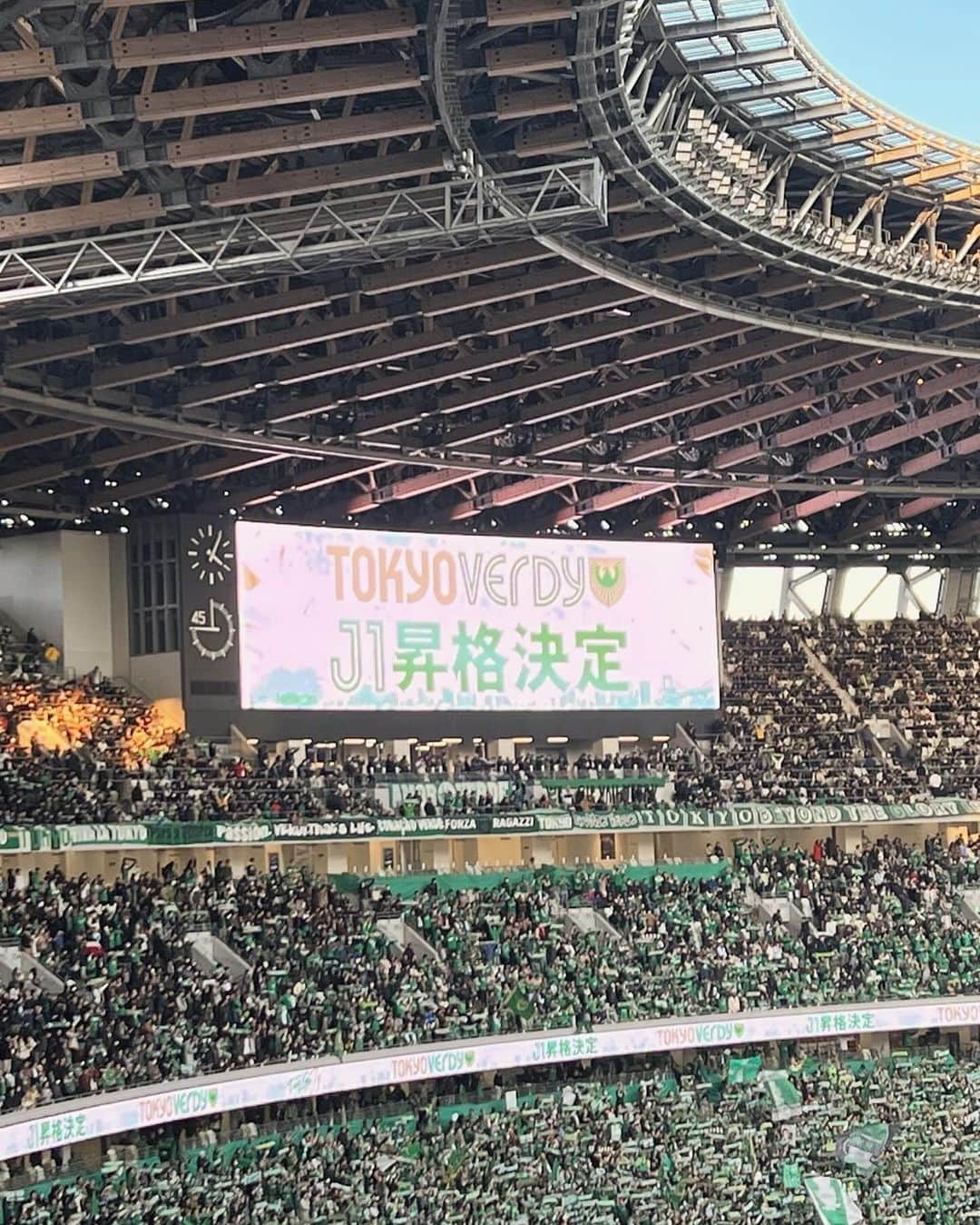 SAYUKAさんのインスタグラム写真 - (SAYUKAInstagram)「⚽️⚽️⚽️⚽️⚽️  #東京ヴェルディ J1昇格おめでとう💚🎉🎉🎉🎉🎉🎉  J2の試合で5万3000人は凄かった🙌  #国立競技場 #tokyoverdy」12月4日 21時29分 - sayumiso216