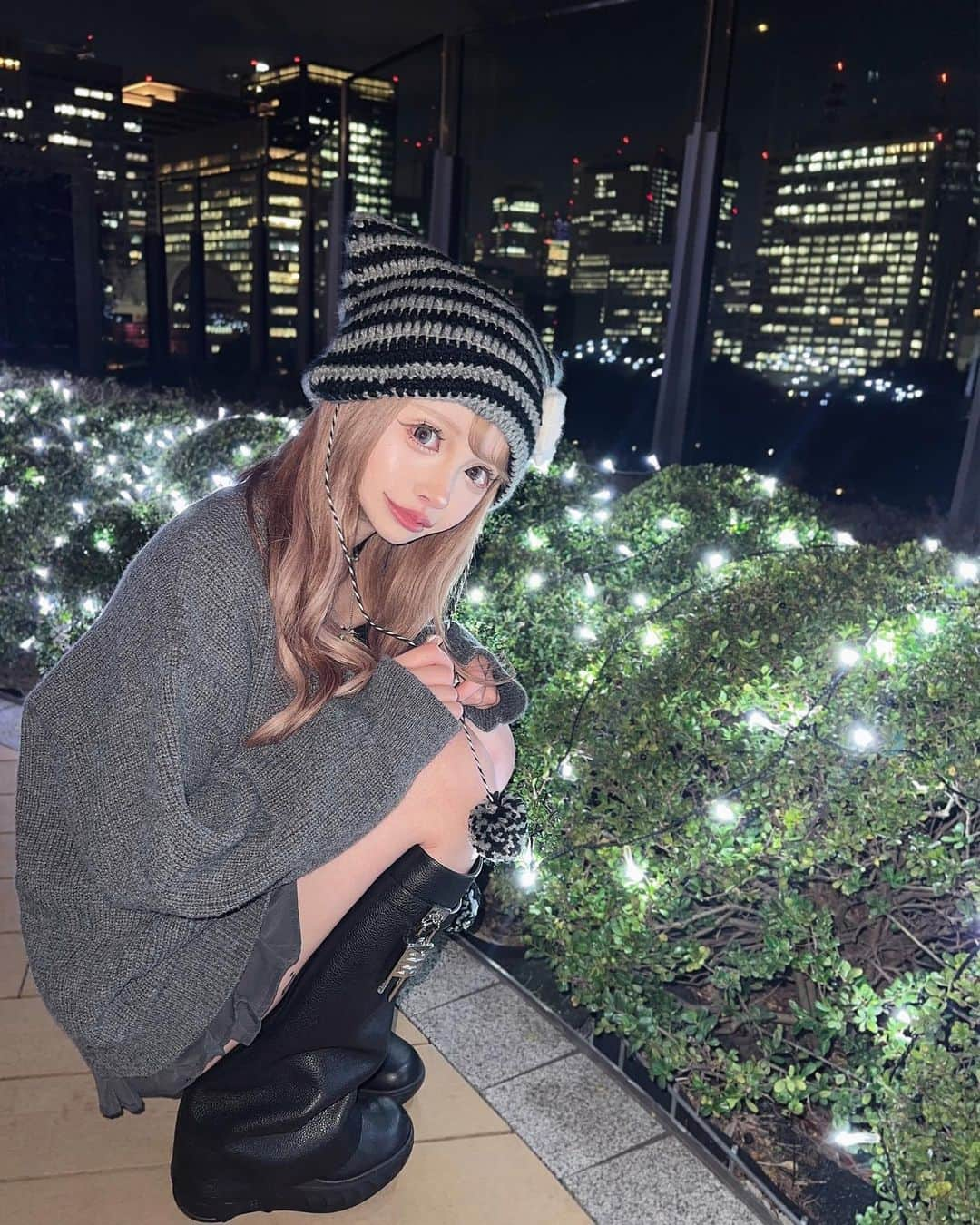 美咲キララさんのインスタグラム写真 - (美咲キララInstagram)「🏙🐈‍⬛🌙 . さむいね...🤧 ところでギャルはすき？ . . #キャバクラ #キャバ #キャバクラ嬢 #キャバ嬢 #東京 #新宿 #歌舞伎町 #池袋 #六本木  #大阪 #ミナミ #北新地 #自撮り女子 #グラビア #リュクセ #팔로우 #셀카 #自拍 #角色扮演 #cute #kawaii #셀스타그램 #얼스타그램  #ootd #givenchy #ギャル #y2k」12月4日 21時30分 - ___krrnano