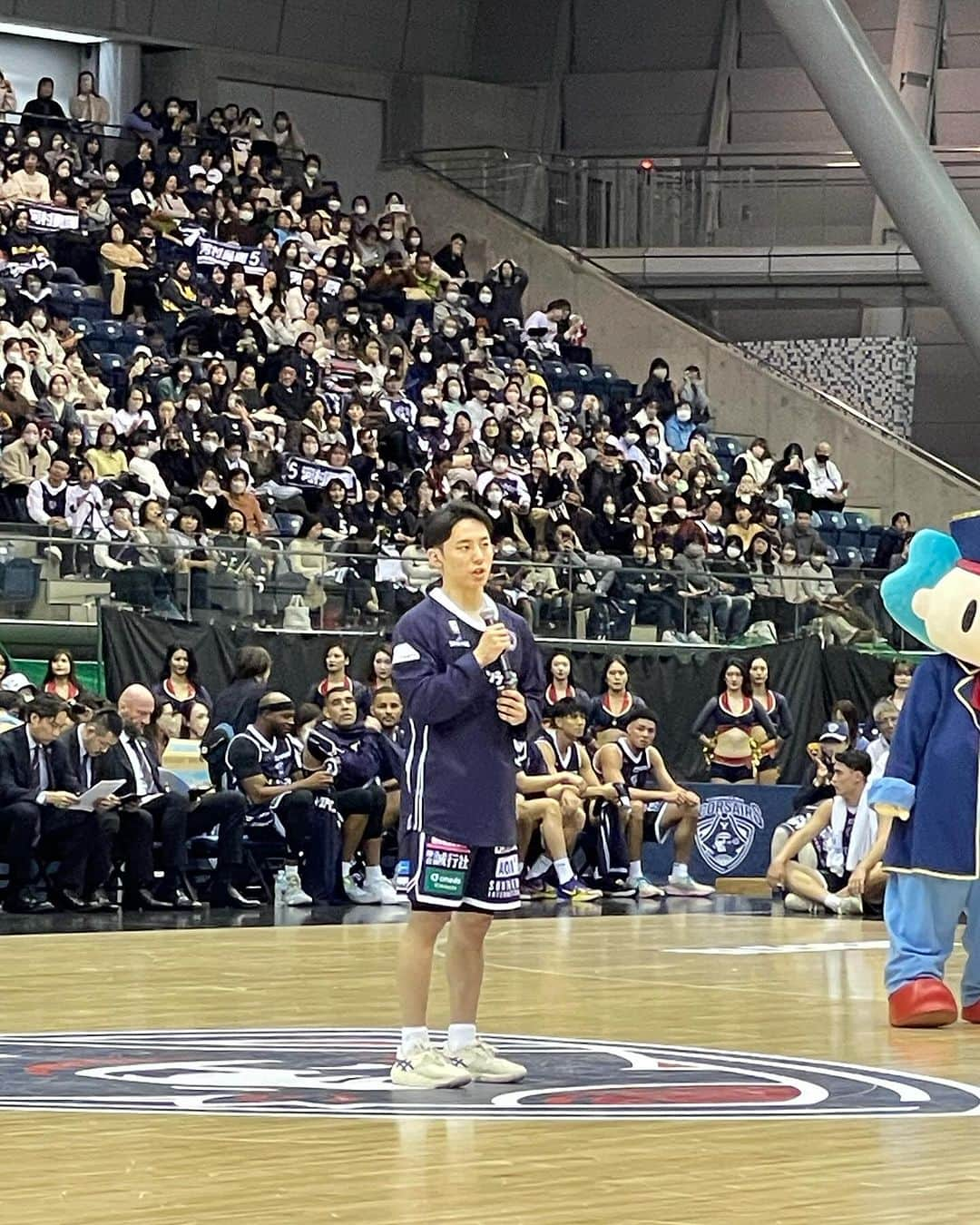 金子実加さんのインスタグラム写真 - (金子実加Instagram)「横浜ビー・コルセアーズ🏀 @yokohama.b_corsairs  かなりレベル高い戦い⛹️‍♂️  めちゃくちゃ、かっこいい😎  #横浜ビーコルセアーズ #横浜 #横浜国際プール #spalding #bcorsairs #yokohama #横浜バスケ #バスケ #バスケットボール #試合 #プロバスケ #プロ #選手」12月4日 21時30分 - kanekomika0127