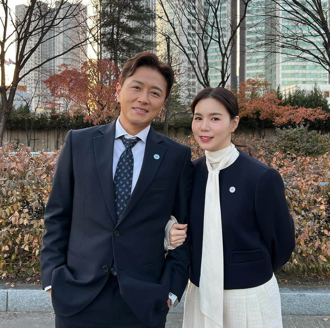 チン・テヒョンさんのインスタグラム写真 - (チン・テヒョンInstagram)「아내와 즐거운 외출  또 하나의 추억이 생겼다  #럽스타그램 #부부」12月4日 21時46分 - taihyun_zin