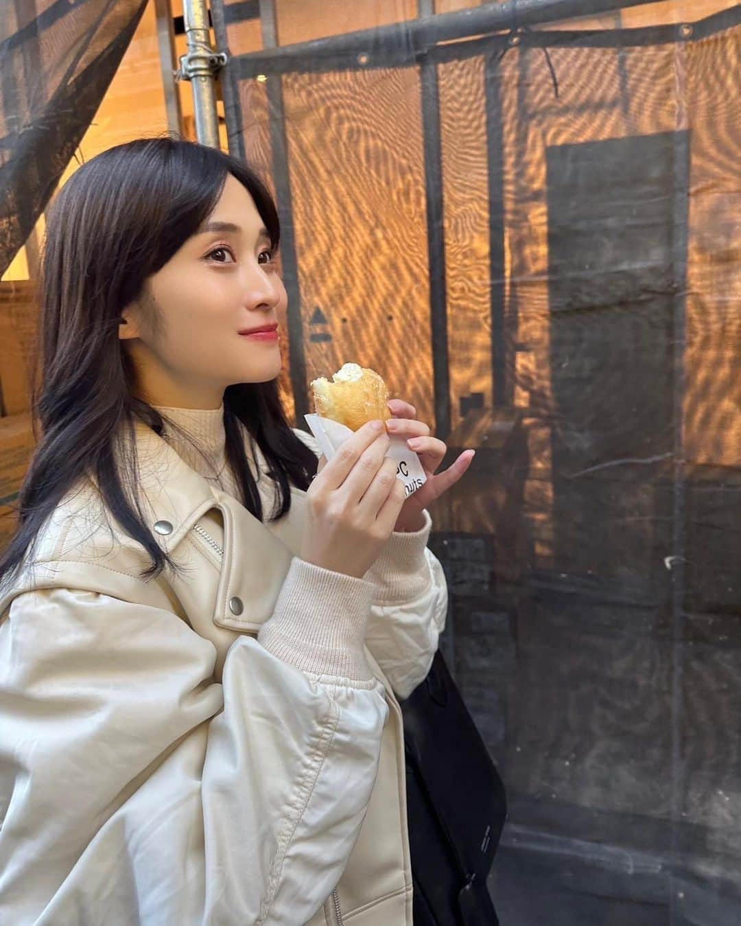 橘花凛のインスタグラム：「ドーナッツ食べた🍩🍩🍩  📷 @miyahara_kanon 🧡」