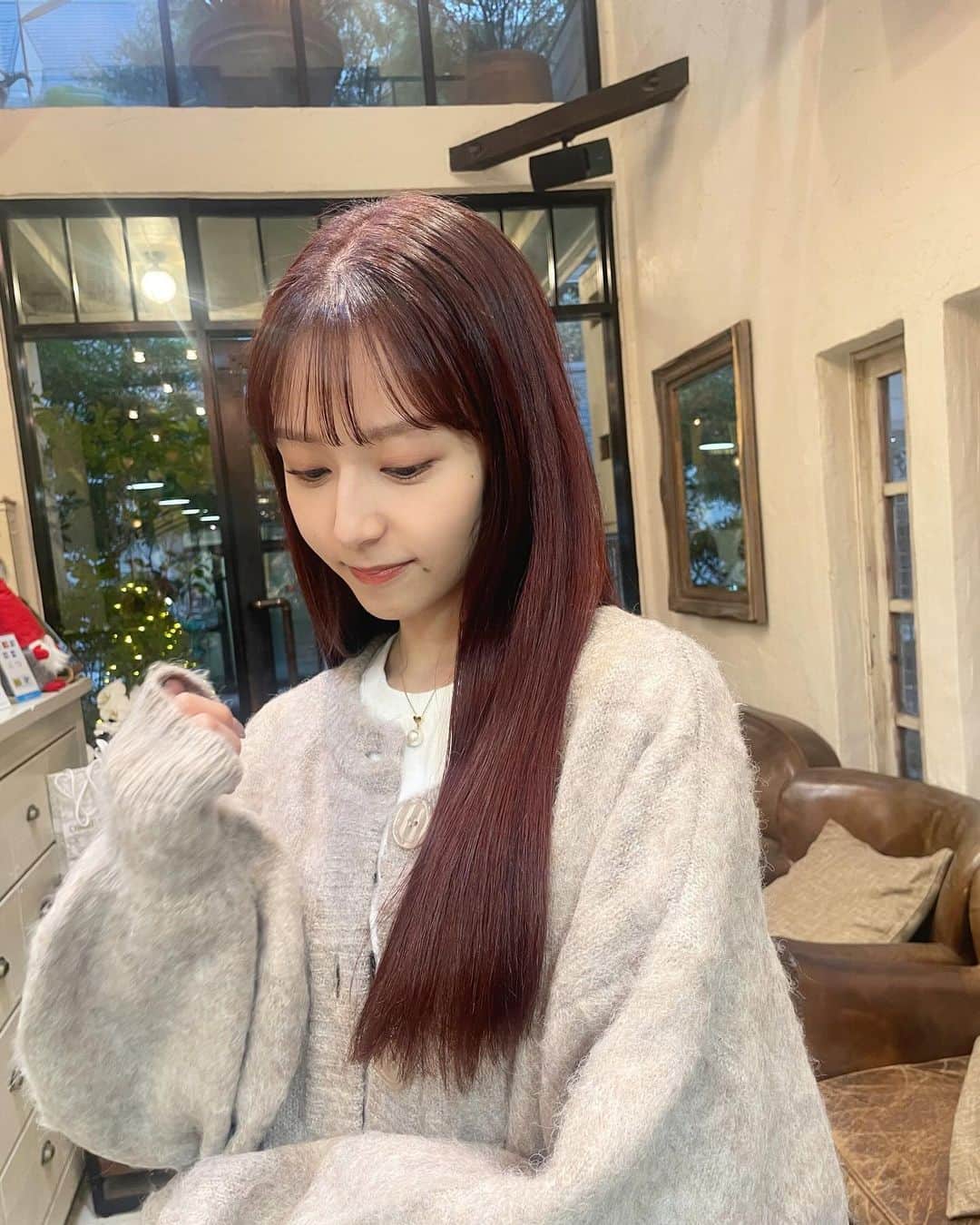 瑞季のインスタグラム：「.    あっという間に12月ですね🎄   12月は毎年 一年頑張った自分に 沢山ご褒美をあげて甘やかす月と決めているので   2023年あと少し頑張りつつ 楽しく過ごしたいなぁ と思っています😌  皆さんも くれぐれも体調にはお気を付けて☽⋆゜     #12月 #師走 #December」