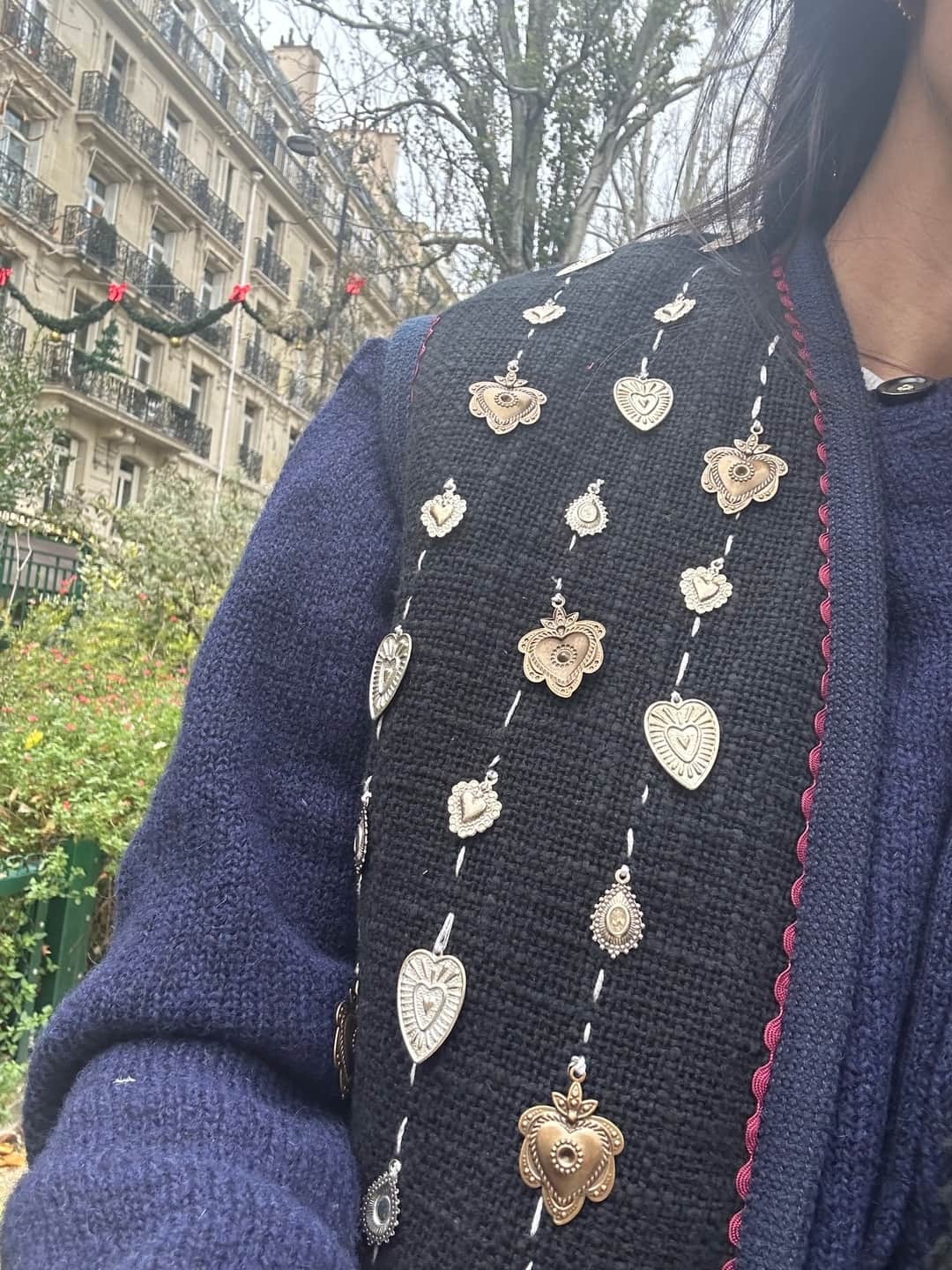 シー ニューヨークのインスタグラム：「Loving the little treasures✨ on my Betina vest on this chilly Parisian day🇫🇷」