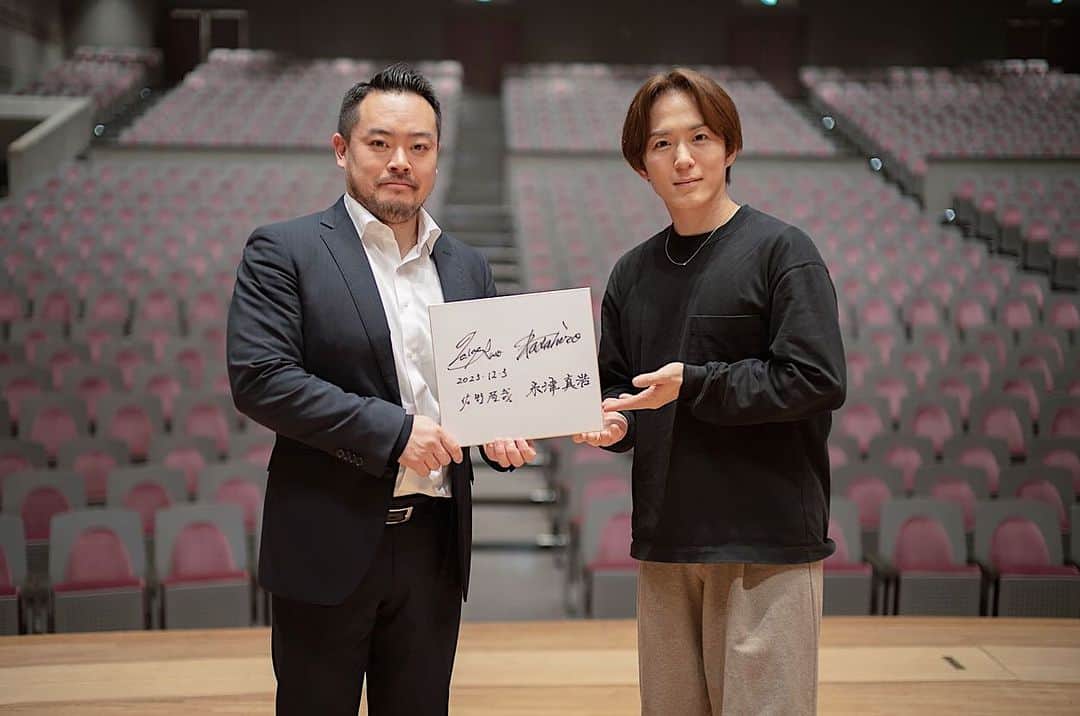米津真浩のインスタグラム：「昨日は佐野隆哉さんとのピアノデュオコンサートにお越しいただきありがとうございました♪ キャパ１０００人越えのホールで演奏するのはやっぱり気持ちい♪ロケーションも良く素敵なホールでした！！ 温かいお客さまに囲まれて尊敬するピアニスト佐野さんと共演できたこと嬉しく思っております♪ ありがとうございました！！  さて明日は稲垣えみ子さんとトークショー&コンサートです♪ 皆様お気をつけていらっしゃってくださいませ^^」