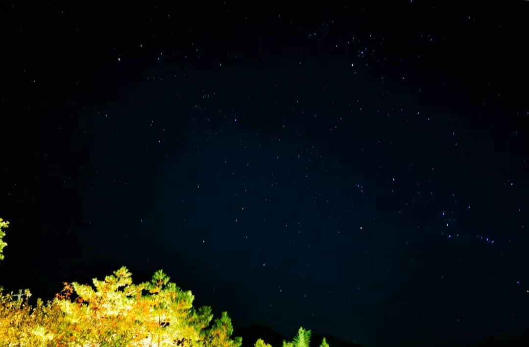 Shihoのインスタグラム：「✴️Twinkle Stars✴️  #twinklestar #nightsky #star #夜空 #星 #伊豆 #trip #travel #旅 #温泉旅行」