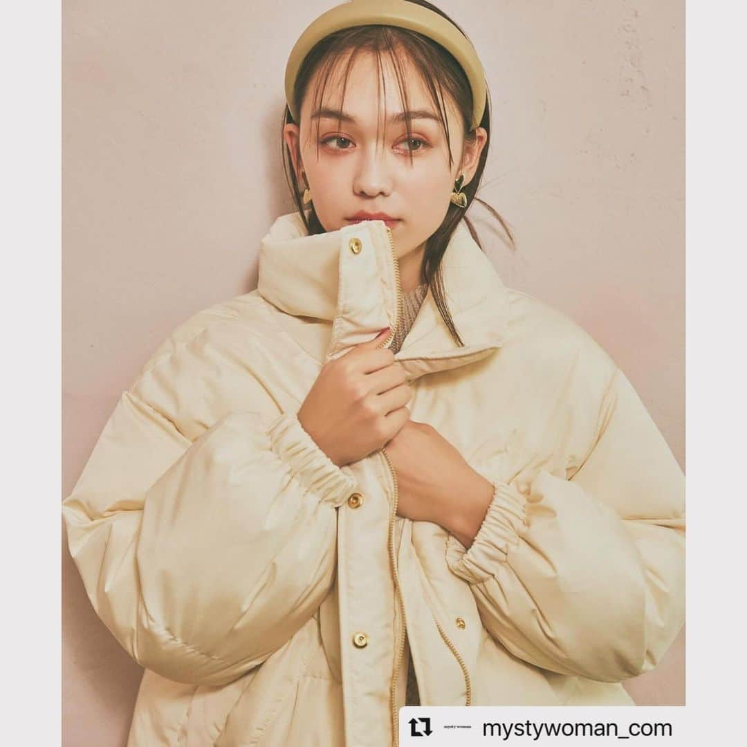 株式会社ニュートラルマネジメントのインスタグラム：「#Repost @mystywoman_com with @use.repost ・・・ . new arrival ㅤㅤㅤㅤㅤㅤㅤㅤㅤㅤㅤㅤ ㅤㅤㅤㅤㅤㅤ ㅤㅤㅤㅤㅤㅤㅤㅤㅤㅤㅤㅤㅤ #中綿ブルゾン_mw  ¥14,300税込 ［品番：990306］ ㅤㅤㅤㅤㅤㅤㅤㅤㅤㅤㅤㅤㅤㅤㅤㅤㅤㅤㅤㅤㅤㅤㅤㅤ  ㅤㅤㅤㅤㅤㅤㅤㅤㅤㅤㅤㅤ ビッグカラーがフェミニンな印象に見せてくれるデザイン。 ボリュームスリーブなので厚手ニットの上からでも羽織りやすい。 裾のドロストでシルエットを変えて着られるのも◎  ㅤㅤㅤㅤㅤㅤㅤㅤㅤㅤㅤㅤㅤ ㅤㅤㅤㅤㅤㅤㅤㅤㅤㅤㅤㅤㅤ ㅤㅤㅤㅤㅤㅤㅤㅤㅤㅤㅤㅤㅤ 【詳細は画像をタップ！】 ㅤㅤㅤㅤㅤㅤㅤㅤㅤㅤㅤㅤㅤ ㅤㅤㅤㅤㅤㅤㅤㅤㅤㅤㅤㅤㅤ ㅤㅤㅤㅤㅤㅤㅤㅤㅤㅤㅤㅤㅤ #mystywoman#ミスティウーマン#フェミニンコーデ#大人かわいいコーデ#デートコーデ#モテコーデ#トレンドコーデ#お出かけコーデ#2023aw#冬コーデ#ブルゾンコーデ#ブルゾン#中綿ブルゾン#ショートブルゾン #増永かろりん #nmtinc #モデル」