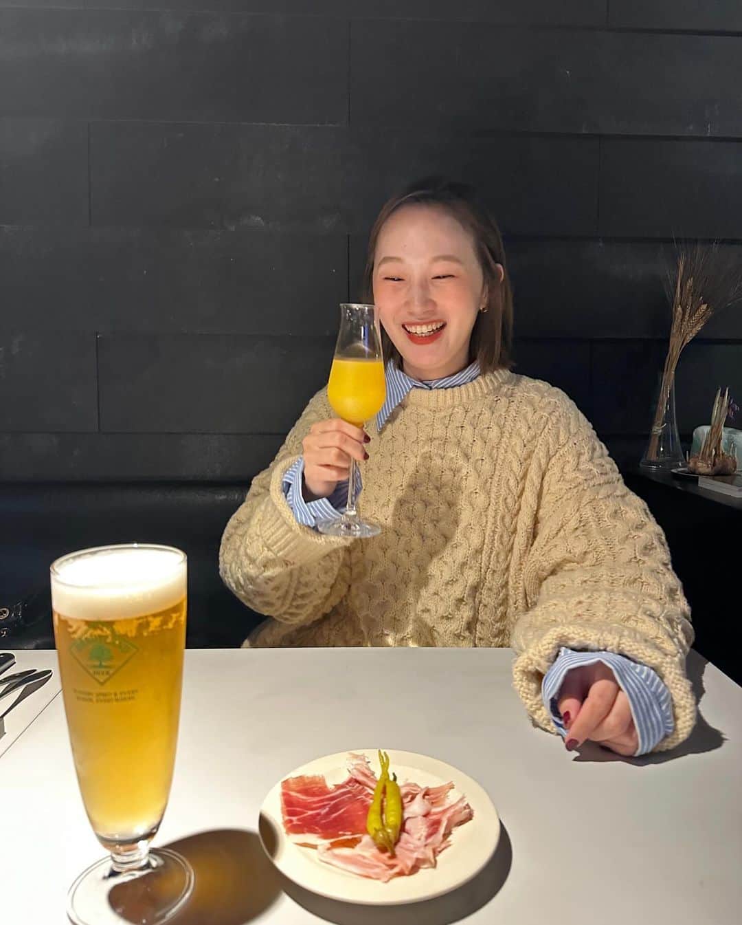 青木美緒のインスタグラム：「たまには二人でとお義母さんとお義父さんが言ってくださったので久しぶりに👫🏻🍽️🥂 . 年々、数えたく無くなってきたけど🙄(一年経つの早すぎない？？) 自分らしくいようと思った日になりました👏🐉」