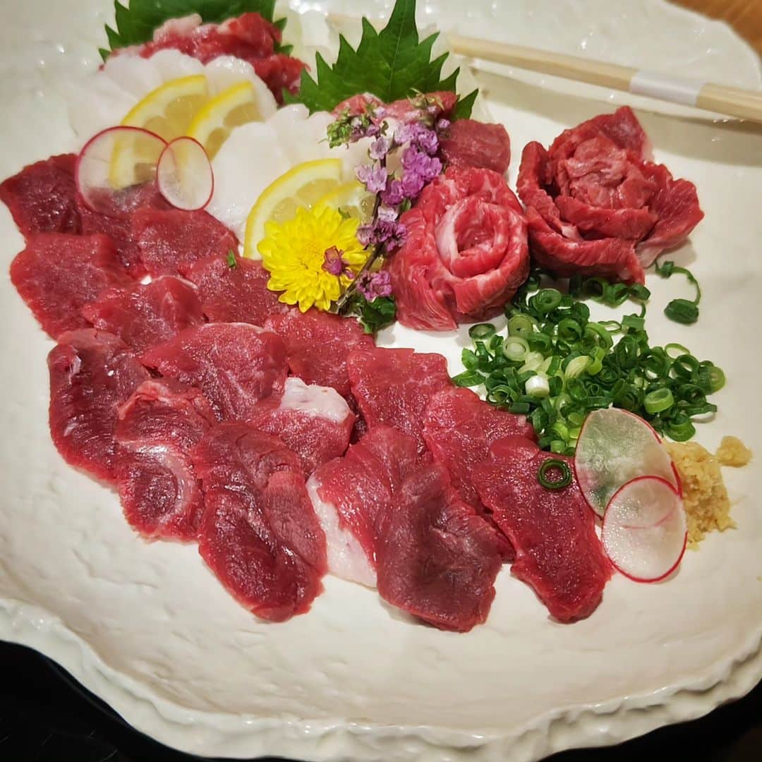 和田益典さんのインスタグラム写真 - (和田益典Instagram)「◆博多⑩  岡君、太朗との再会メシ。 . . . #モツ鍋 #もつ鍋 #味噌モツ鍋 #味噌もつ鍋 #みそもつ鍋 #鍋 #一藤 #一藤もつ鍋 #もつ鍋一藤 #鍋屋 #もつ #馬刺し #明太子 #博多駅前 #人気店 #酢もつ #ニラ #博多名物 #牛もつ #飯テロ #鍋テロ #馬肉 #鍋スタグラム #gourmet #dinner #foodstagram #food #fukuoka #japan   かなりの人気店で予約で満席、外出たら人並んでたよ。  てことで #わだます博多2023 これにて終了。 もう一泊したかったねー。  ご静聴ありがとうございました。 .」12月4日 21時56分 - masunori_wada