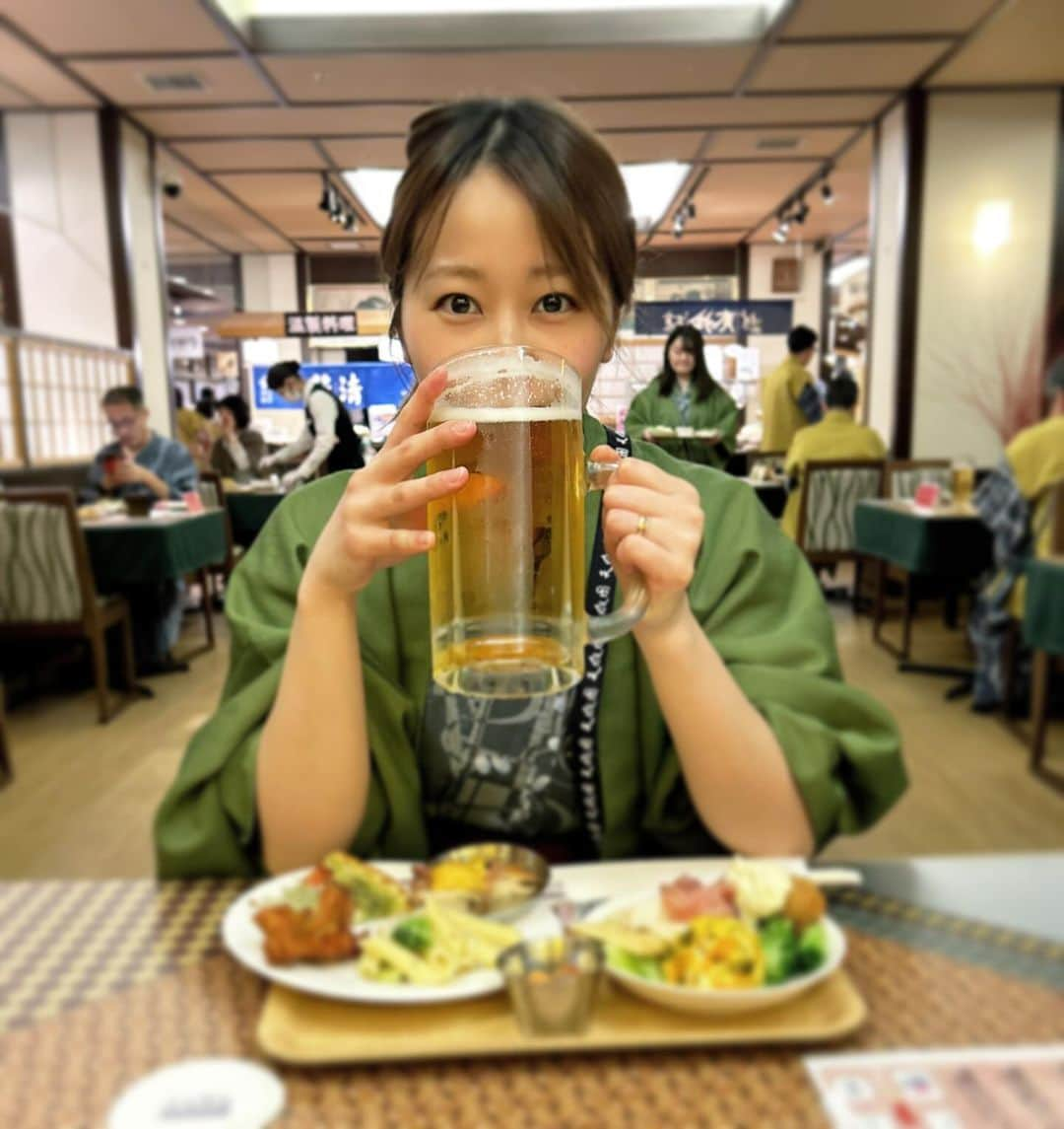 門脇佳奈子さんのインスタグラム写真 - (門脇佳奈子Instagram)「オカン（義理の母）と箱根に行ってきました♨️  2人でご飯行ったり🍴 おしゃれすぎるオカンから服もらったり靴もらったり👗👠  日頃から仲良くしてくれてて、良い意味で義理の母感が無くて居心地のいい存在🥰  3枚めの写真はオカンが撮ってくれました📷🍺  寝てる時以外は一生喋ってた気がする🤣  タイムマシンに乗って子供の私に2023年12/4は幸せな女子旅してるよ。って言ってあげたい🥹」12月4日 21時57分 - kanakoofficial