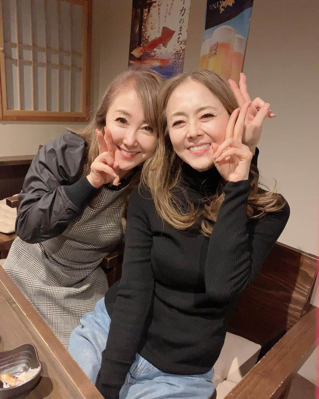 熊谷真実のインスタグラム：「函館なう  明日から東ちづるさんと一緒。  30代からずーーーっと まみちいの爆笑クッキングもやってます、  私のどんな小ボケも拾ってくれる、唯一無二の人。笑  ありがたい人。  明日から楽しみ。  なんか  似てる。 笑笑  #東ちづる  #熊谷真実 #函館ロケ #楽しみすぎる #仲間っていいな❤️  #函館寒いけど #空気が気持ちいい」