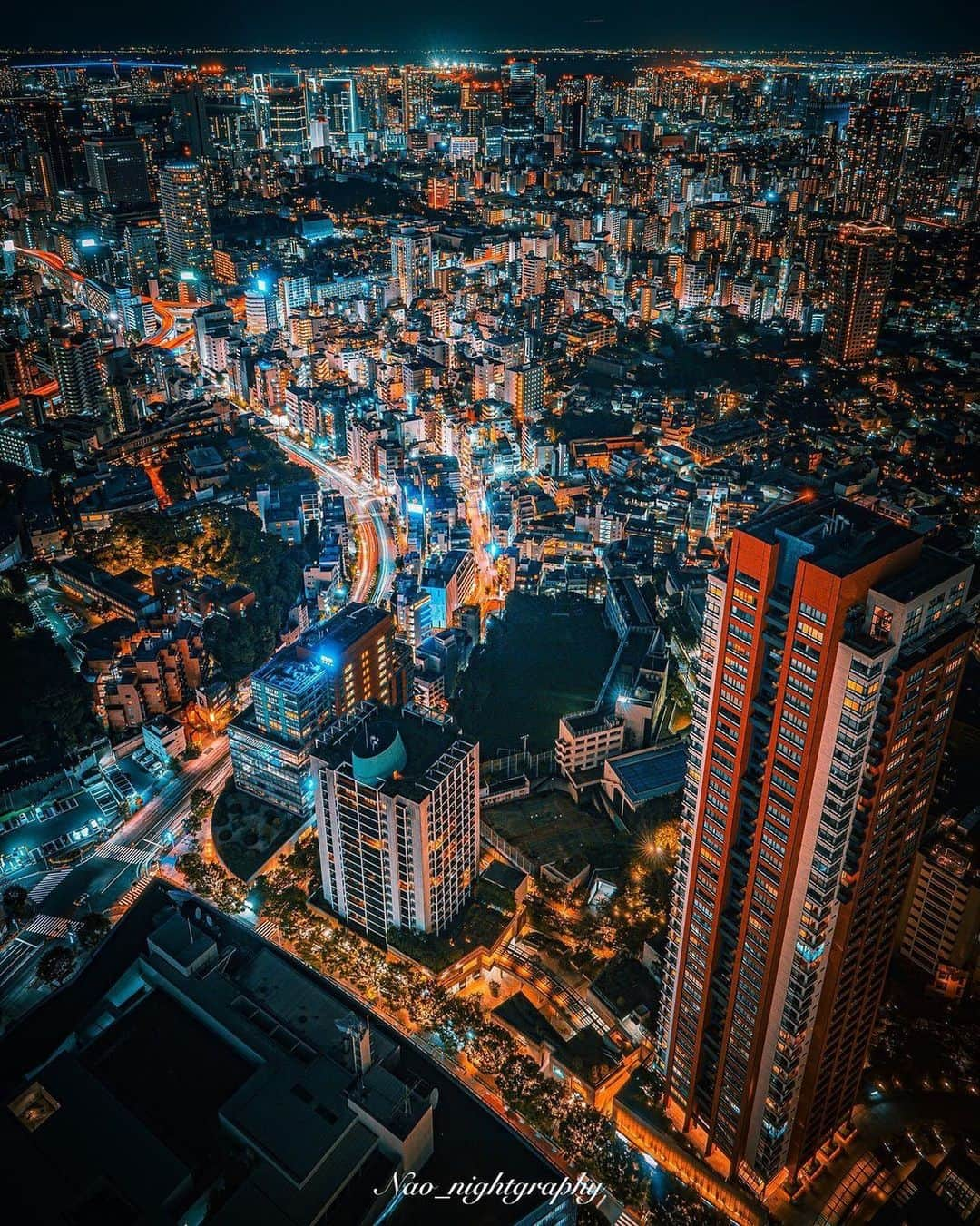 Promoting Tokyo Culture都庁文化振興部のインスタグラム：「Tokyo's city centre, with its densely packed buildings and the brightly lit roads that weave in and out of them 🌃 This nighttime vista boasts not only romantic beauty but also exudes a formidable energy 💫  密集したビル群と、その間を縫うように走る道路が明るく浮かび上がる、都心の夜景🌃 ロマンチックな美しさのみならず、圧倒されるようなエネルギーも感じられます。  #tokyoartsandculture 📸: @nao_nightgraphy  #tokyonight #roppongi #東京夜景 #六本木 #tokyotrip #tokyostreet #tokyophotography #tokyojapan  #tokyotokyo #culturetrip #explorejpn #japan_of_insta #japan_art_photography #japan_great_view #theculturetrip #japantrip #bestphoto_japan #thestreetphotographyhub  #nipponpic #japan_photo_now #tokyolife #discoverjapan #japanfocus #japanesestyle #unknownjapan #streetclassics #timeless_streets  #streetsnap #artphoto」