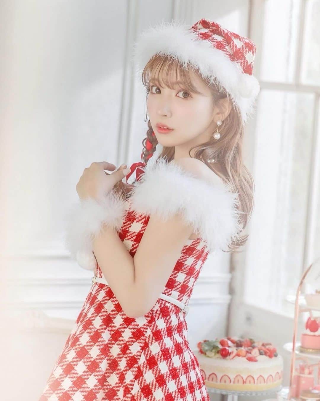三上悠亜さんのインスタグラム写真 - (三上悠亜Instagram)「12月に入って クリスマスも間近ですね💫  今年もsugarのサンタコス可愛い🎅🏻🩷」12月4日 22時01分 - yua_mikami