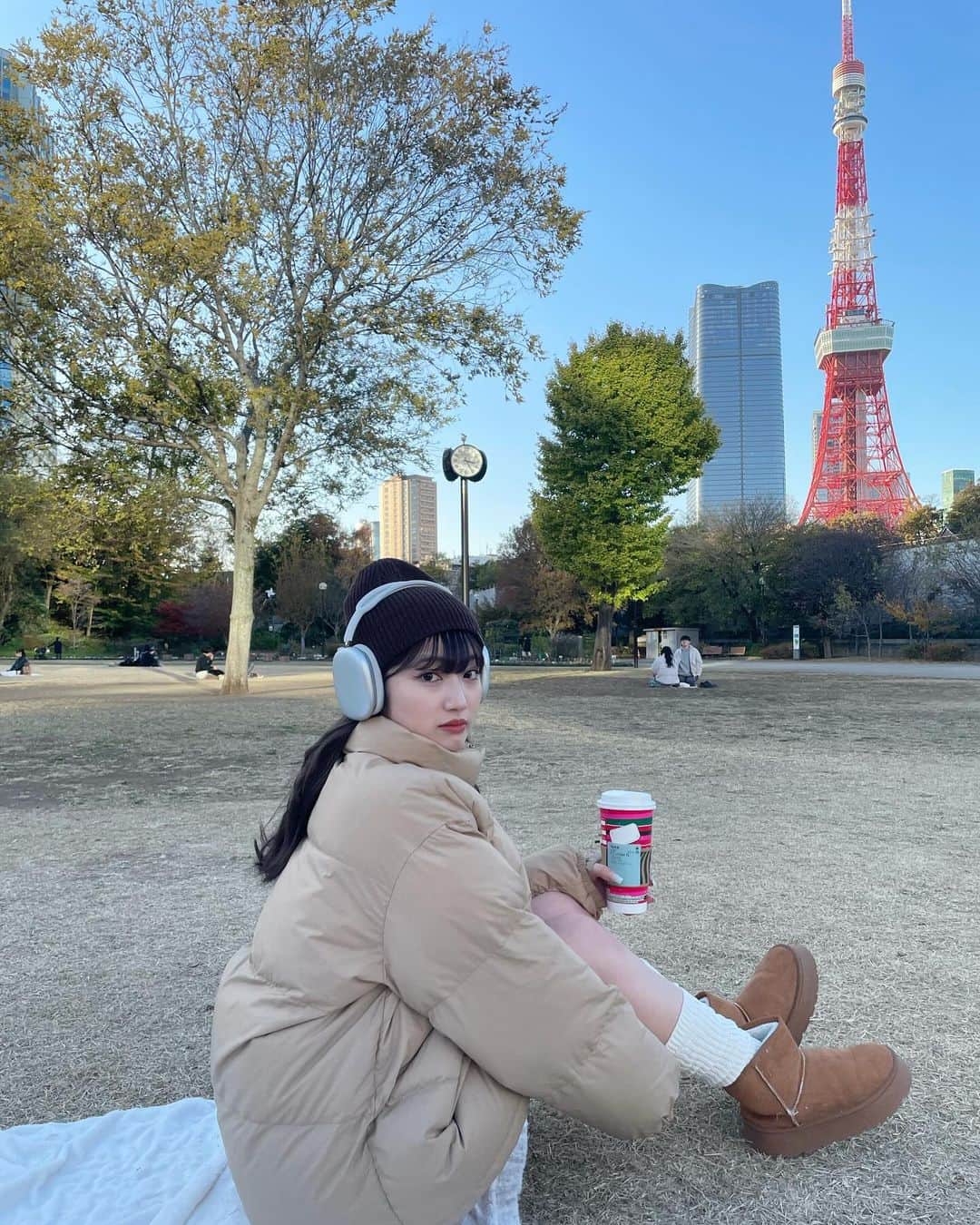 河﨑莉奈さんのインスタグラム写真 - (河﨑莉奈Instagram)「東京タワーいつ見ても綺麗で好き🗼🤎🎧」12月4日 22時01分 - rinya5588
