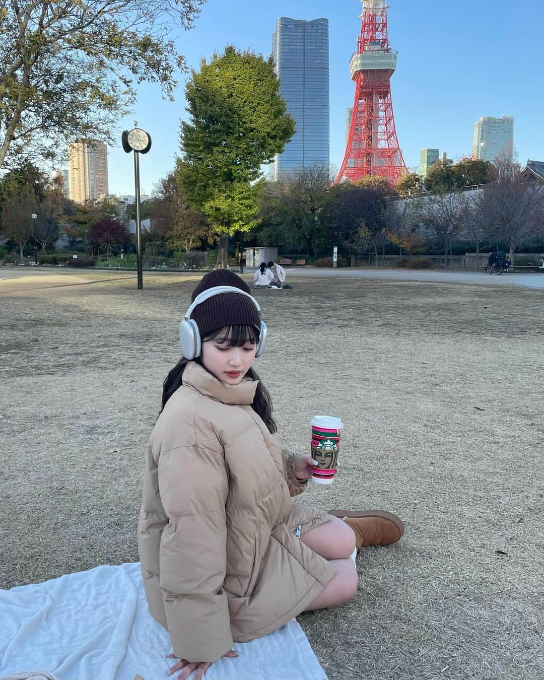 河﨑莉奈さんのインスタグラム写真 - (河﨑莉奈Instagram)「東京タワーいつ見ても綺麗で好き🗼🤎🎧」12月4日 22時01分 - rinya5588