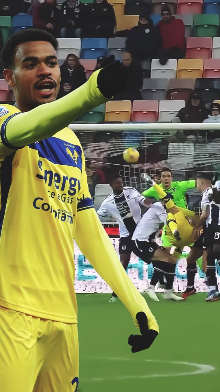 エラス・ヴェローナFCのインスタグラム：「Breathtaking moment captured: 𝐍𝐠𝐨𝐧𝐠𝐞 scores a stunning bicycle kick goal! 🤯🚲  #UdineseVerona #SerieATIM💎」