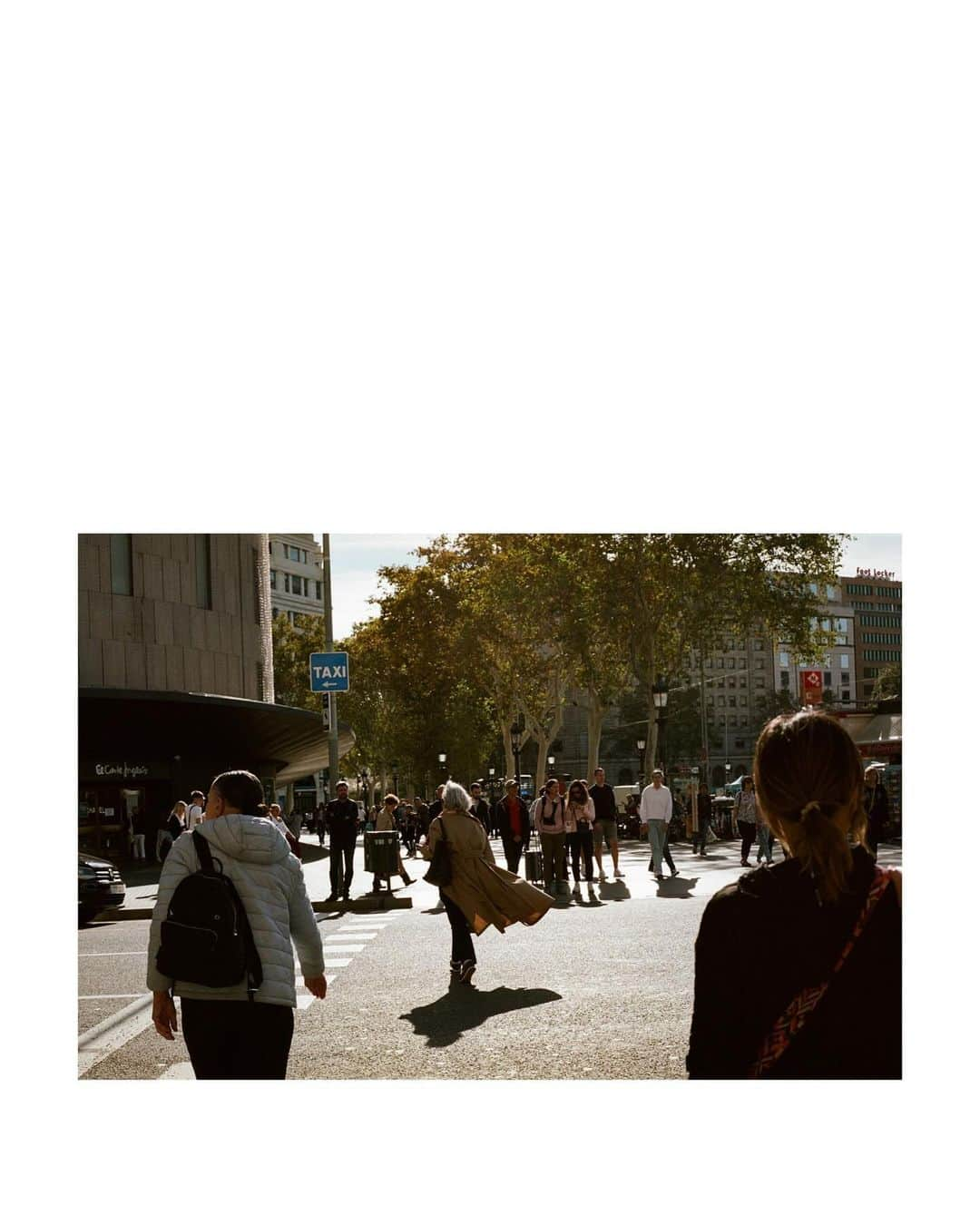 市川渚さんのインスタグラム写真 - (市川渚Instagram)「. . Film snapshots in Barcelona🇪🇸♡  🔗https://youtu.be/Yy1Jwqn8NN0?si=DKHUxqG6V_qs_agW  #filmphotography #leicam3 #carlzeissplanar50 #KodakPortra160」12月4日 22時12分 - nagiko