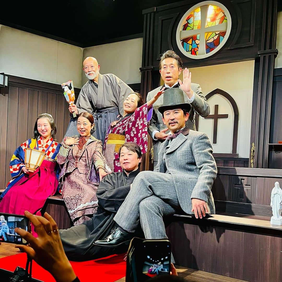 池田有希子さんのインスタグラム写真 - (池田有希子Instagram)「久し振りの丸福ボンバーズ『Over the Century』at APOCシアター。すっごく面白かったー！！！福島三郎さんの脚本にグイグイ引き込まれてしまった。物語に振り回される快感よ〜！昔やった『ダイアナ牧師の大穴』を思い出したりもして、いいクリスマスが過ごせそうと思いました🥰 #おばせん」12月4日 22時05分 - yukikoikeda