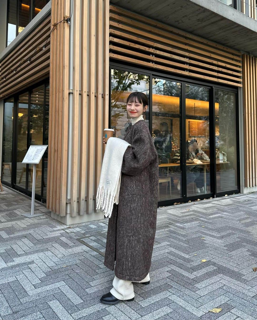 まるさんのインスタグラム写真 - (まるInstagram)「ㅤ ㅤ 新作シャギーコートが可愛すぎるんじゃあ👋 ㅤ 12月中旬に発売予定です🌛 クリスマス間に合うのでデートに是非っ🎅🎄🤎 ㅤ 153cm / FREE着用  #hinari #hinari_code #153cmコーデ #低身長コーデ」12月4日 22時09分 - marumaru1530