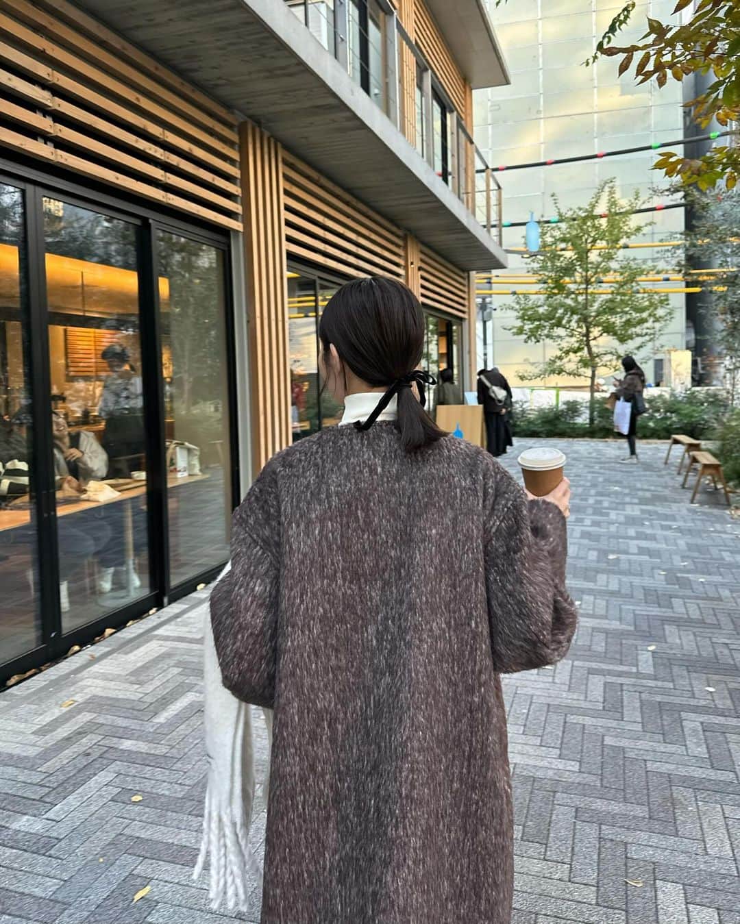 まるさんのインスタグラム写真 - (まるInstagram)「ㅤ ㅤ 新作シャギーコートが可愛すぎるんじゃあ👋 ㅤ 12月中旬に発売予定です🌛 クリスマス間に合うのでデートに是非っ🎅🎄🤎 ㅤ 153cm / FREE着用  #hinari #hinari_code #153cmコーデ #低身長コーデ」12月4日 22時09分 - marumaru1530