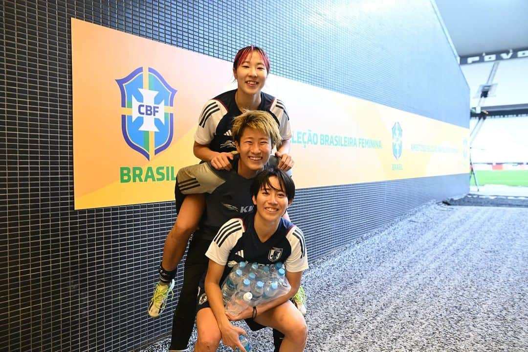 植木理子さんのインスタグラム写真 - (植木理子Instagram)「ブラジル🇧🇷遠征！  たくさんのサポートのもと、ブラジル遠征が終了しました！ ありがとうございました！  少しでも成長し続けられるように、何かチームの力になれるように頑張ります。  日本の反対側🇧🇷であっても、スタジアムにたくさんの方が応援に来てくださっていました。最高の雰囲気でした！ 現地、配信での応援ありがとうございました！  ©︎JFA #JFA #nadeshiko  #なでしこジャパン」12月4日 22時13分 - 9osarusan19