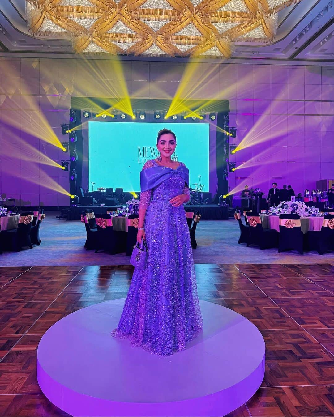 Ashantyのインスタグラム：「Red Carpet “Orchid Ball”  A night of hope; unlocking brighter future to our children😍 Thanks sis @millielukito for having me😍  Outfit by @windysavosacouture @fabricsocietystore  Make up @makeupbylaode  Softlense @ashantybeautycare.id」