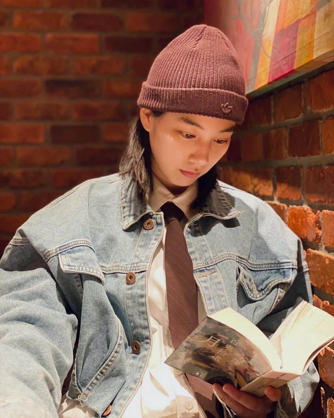 のん（能年玲奈）さんのインスタグラム写真 - (のん（能年玲奈）Instagram)「今日はお茶しながら読書の時間☕️📚 みんなはどういう風に読書するの？」12月4日 22時14分 - non_kamo_ne