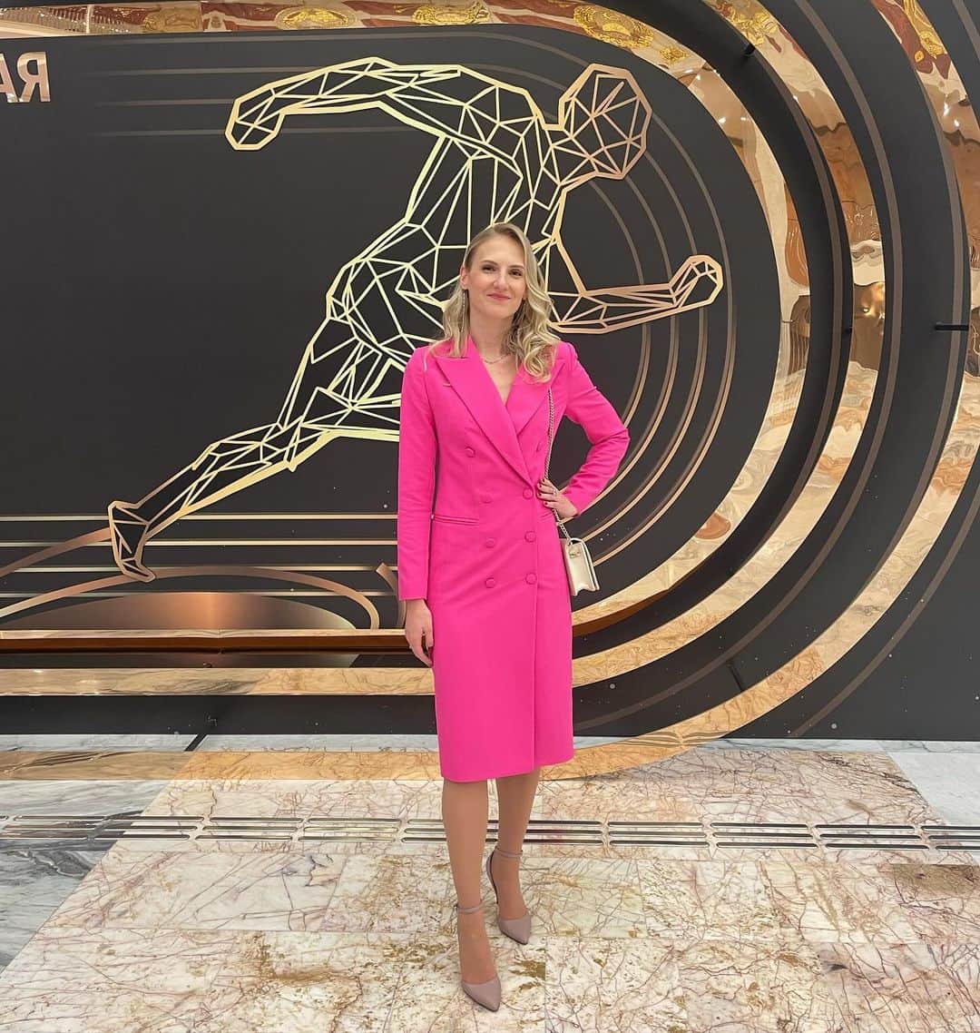 スベトラーナ・ロマシナのインスタグラム：「Я и бегущий мужчина ⛹🏼」