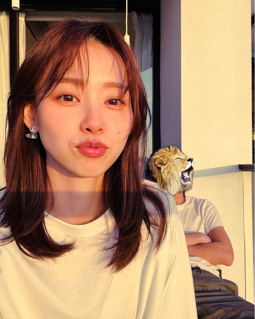 吳斐莉のインスタグラム：「來到結婚的第13年👰🏻‍♀️  我從沒想過快樂與幸福感 是可以持續增加的 隨著我們相處的每一天都更增加一點  我們的默契已不需要言語 你的肩膀是我最硬的靠山  身為完美主義處女座的我 嫁給老公，是我這輩子最完美的選擇💕」