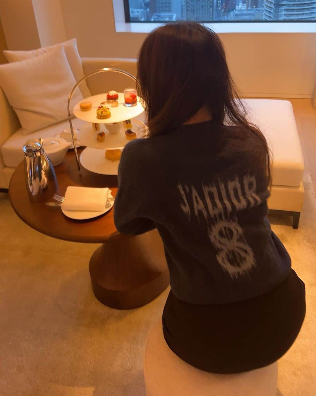 ARAKAWAMEIのインスタグラム：「. . 私が大好きなHotel🏩🤍 . 色んなところに泊まってみたい私が2回リピは珍しい！ 相当お気に入り推しホテル🕊️ . #Hotel #hotelstay #luxuryhotel #toranomon #edition #虎ノ門エディションホテル #afternoontea #lelabo #ルラボ」