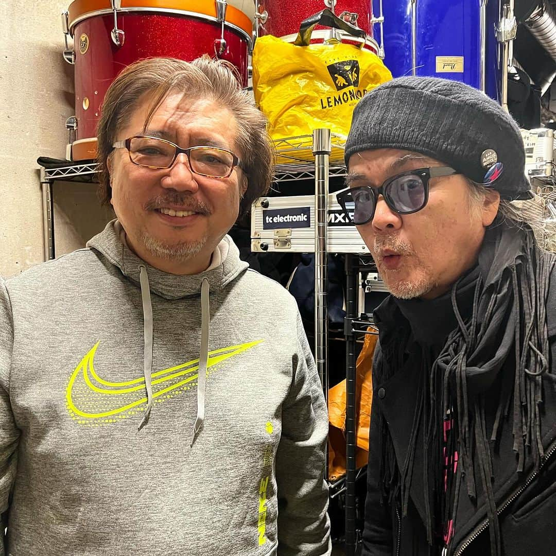 柿崎洋一郎さんのインスタグラム写真 - (柿崎洋一郎Instagram)「スタジオで ジャガタラ、マンバブーの エビちゃんとバッタリ！！ お元気そうで何よりです！！」12月4日 22時38分 - kakiyan37