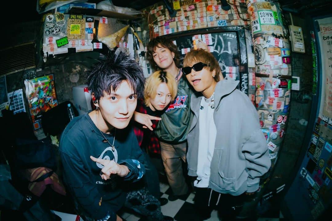 ACE COLLECTIONさんのインスタグラム写真 - (ACE COLLECTIONInstagram)「【Thank You】  LIVE TOUR 2023-2024 "PHANTASIC" DAY1 | 下北沢SHELTER  間違いなく最強最高のツアー初日でした🔥みんなありがとう！  全国周って更に成長してきます👍🏻🔥  #AceCollection  📷 : @sskami_」12月4日 22時48分 - acecollection_official
