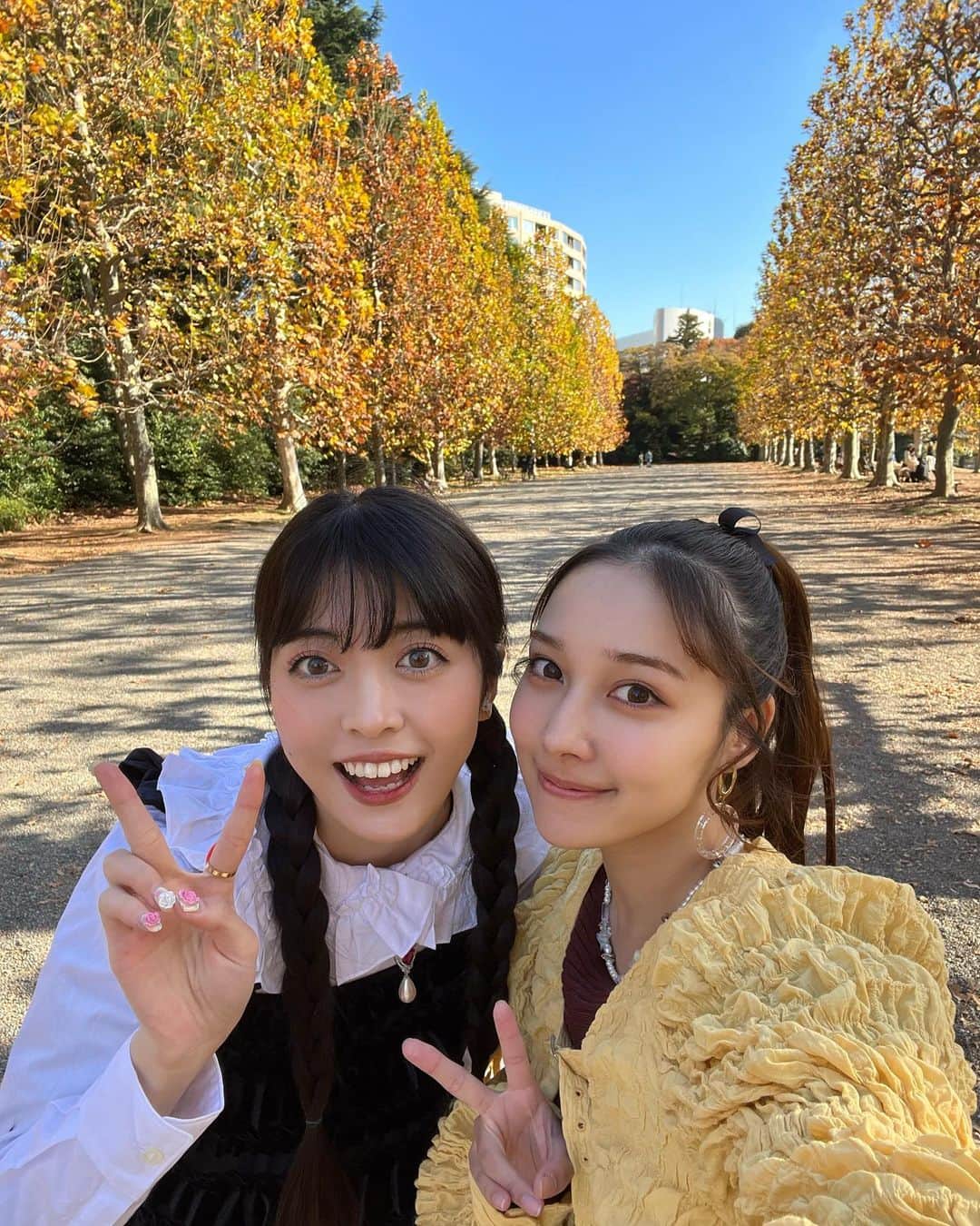 amiさんのインスタグラム写真 - (amiInstagram)「上京して10年経つけど、新宿御苑初めて行った！凄いベストタイミングだったかも🍂🍁 #紅葉 #新宿御苑」12月4日 22時43分 - amidesudoumo
