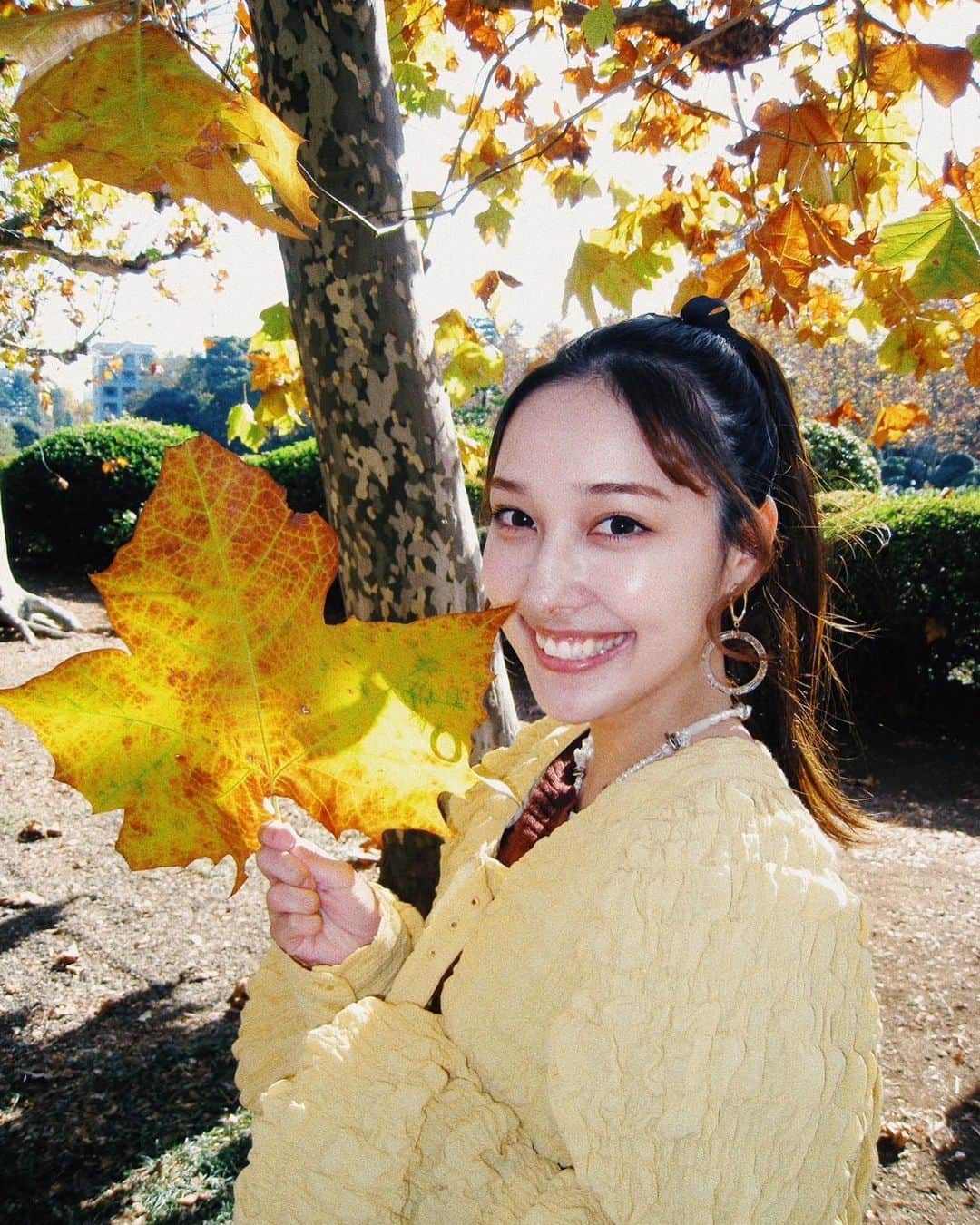amiさんのインスタグラム写真 - (amiInstagram)「上京して10年経つけど、新宿御苑初めて行った！凄いベストタイミングだったかも🍂🍁 #紅葉 #新宿御苑」12月4日 22時43分 - amidesudoumo