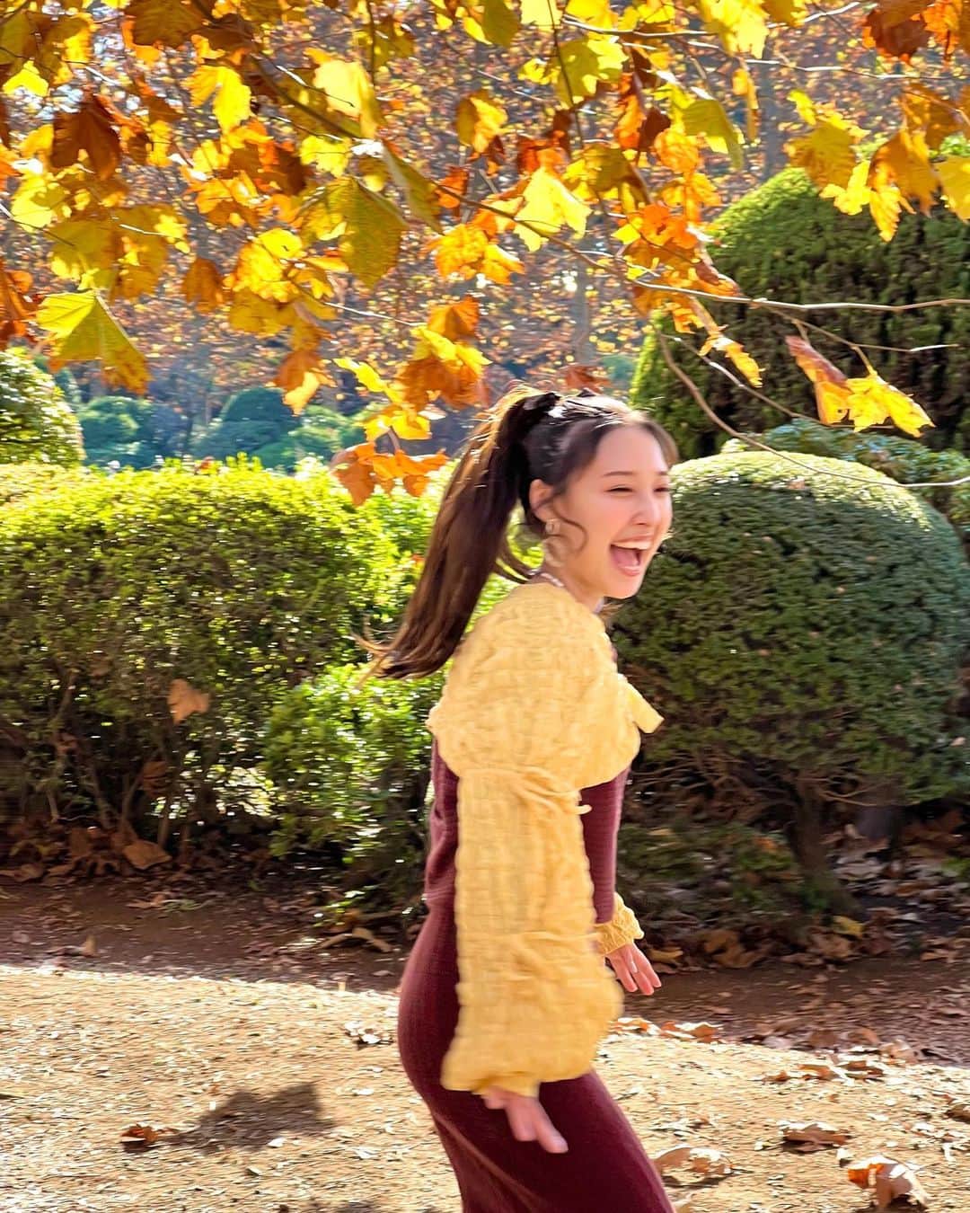 amiさんのインスタグラム写真 - (amiInstagram)「上京して10年経つけど、新宿御苑初めて行った！凄いベストタイミングだったかも🍂🍁 #紅葉 #新宿御苑」12月4日 22時43分 - amidesudoumo
