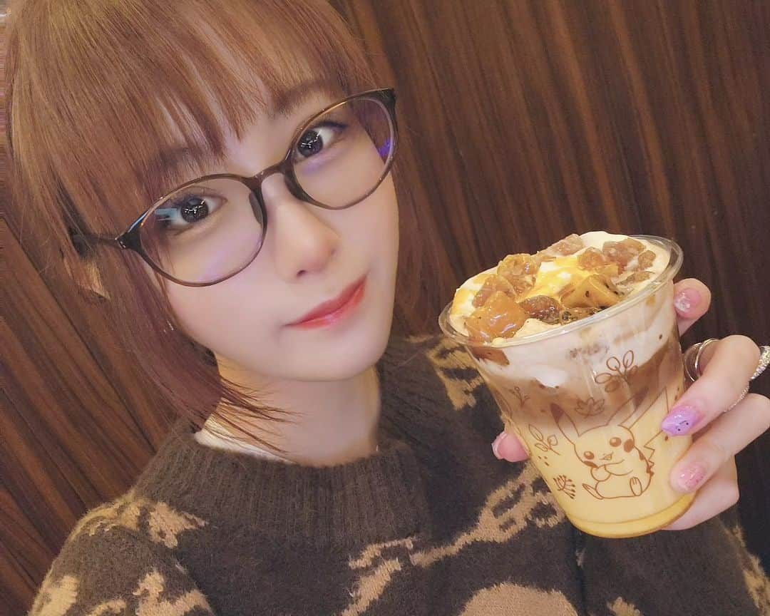 小田桐奈々さんのインスタグラム写真 - (小田桐奈々Instagram)「#プロントでポケモン ☕  12月10日までポケモンのスペシャルメニューが！！！🥗🍝♡  ピカチュウ可愛すぎませんか🫶  ランダムでもらえるキーホルダーとカードは、ピカチュウとパモ、ニャオハが当たってうれしい…( ◜ω◝ )  特に美味しかったのが #ピカチュウとイーブイの仲良しお芋マロンラテ 🌰  はぁ。休日もポケモンまみれでらぶです。  #Xと違う写真だよ #PRONTO #プロント #ななっぷる #ポケモン」12月4日 22時43分 - odagirinana