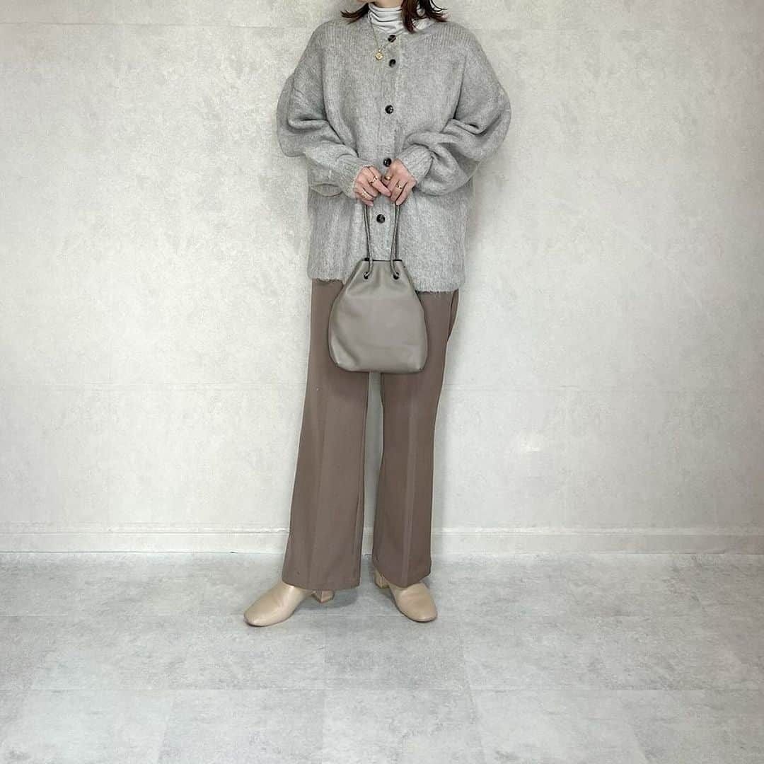 miho.a.nicoさんのインスタグラム写真 - (miho.a.nicoInstagram)「・ @notch._official  ✔︎起毛ニットカーディガン  ふわふわの起毛カーディガン♡ ボタンを閉めてプルオーバーとして着ても可愛い♡ ・ ・ cardigan#notch @notch._official  ・ bag# @vitafelice_shop × @miho.a.nico コラボバッグ ・ ・ #PR #zozotown#fashion#ootd#outfit#code#coordinate#style#stylepoint#instafashion#instagood#instalike#ファッション#コーディネート#コーデ#プチプラコーデ#今日の服#ママコーデ#プチプラ#秋コーデ#大人カジュアル今日のコーデ#秋のコーデ#カジュアルコーデ#カジュアル#秋冬コーデ#カーディガン#カーディガンコーデ#ベージュコーデ」12月4日 22時44分 - miho.a.nico