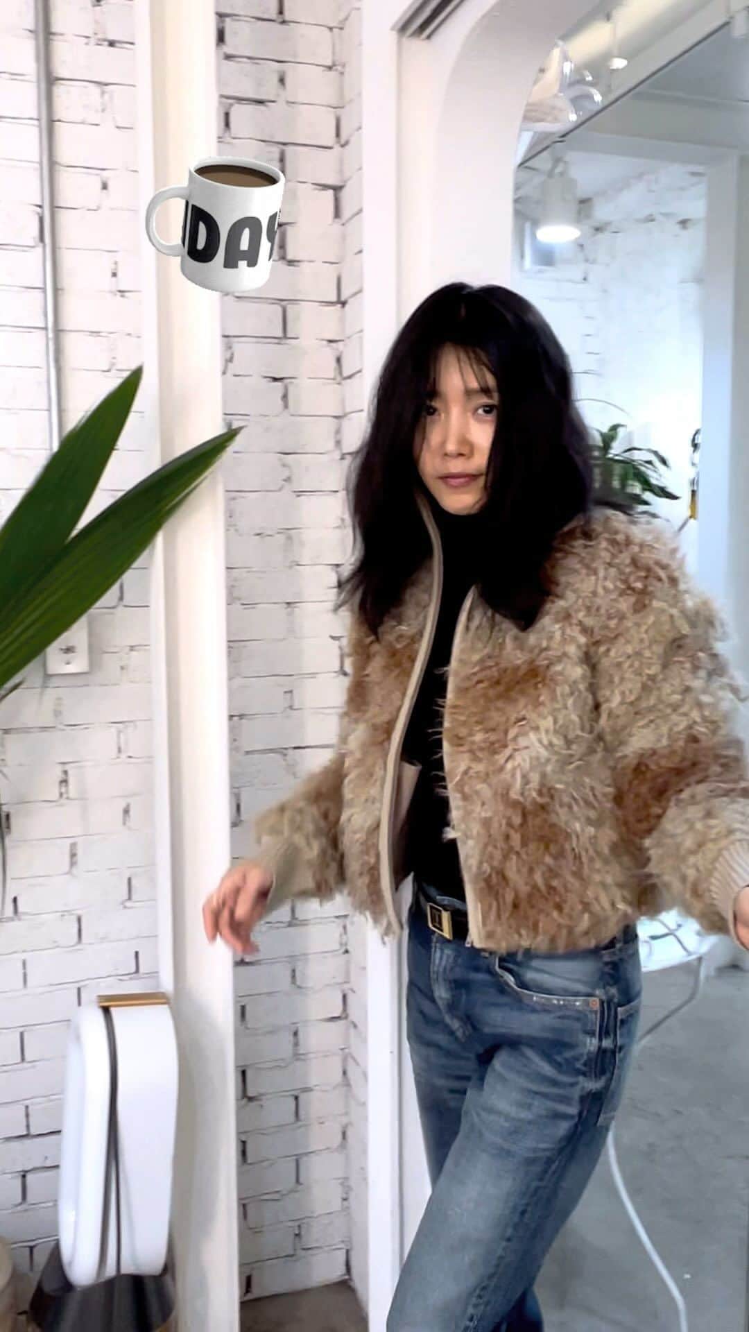 チェ・ジョンアンのインスタグラム：「Monday mood🎁」