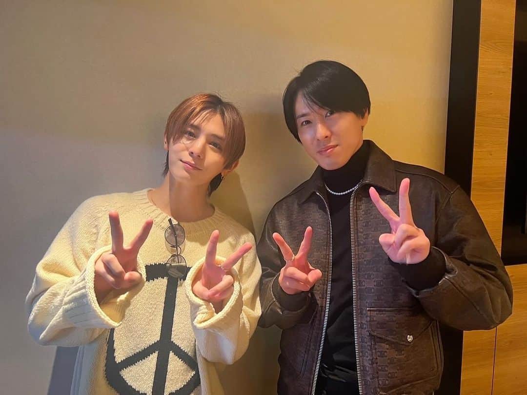 山田涼介さんのインスタグラム写真 - (山田涼介Instagram)「⁡ ⁡ 臣くんにお誘いいただき、 三代目J SOUL BROTHERSさんの LIVEにお邪魔させていただきました！ 皆さんかっちょよかった、、 いい刺激をいただきました！ 舘様も居たから2人でパシャリ📷 ⁡ #三代目JSOULBROTHERS #Ryosukeのいんすた #山田涼介」12月4日 22時51分 - ryosuke_yamada059