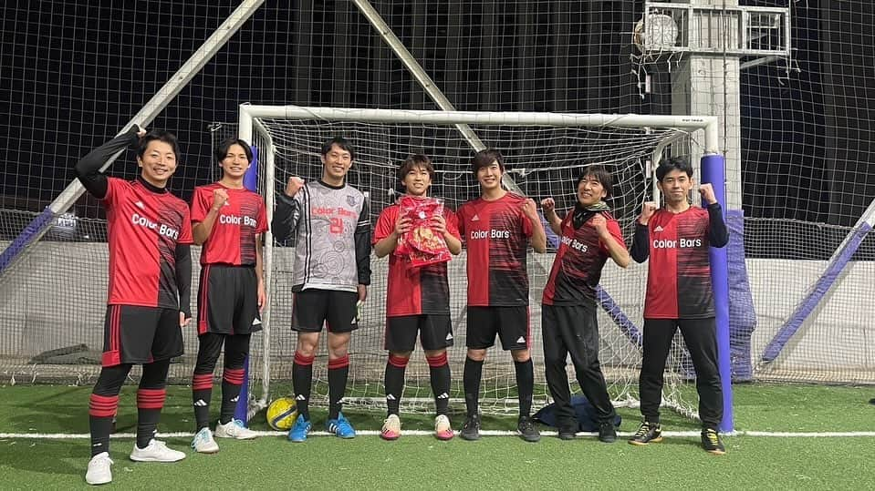 田村侑久さんのインスタグラム写真 - (田村侑久Instagram)「今日は久しぶりにCBCさんのフットサルチームに参加させてもらってフットサルの大会に出場して来ました🥰  そして‼️まさかの優勝‼️‼️  最後、決勝戦で２対２の同点になってPKバトルで勝ちました！！  めちゃくちゃ幸せでした🥰  今日は新曲の発表もできたし、いい事いっぱいな１日でした🔥 #フットサル」12月4日 23時05分 - boymen_tamura