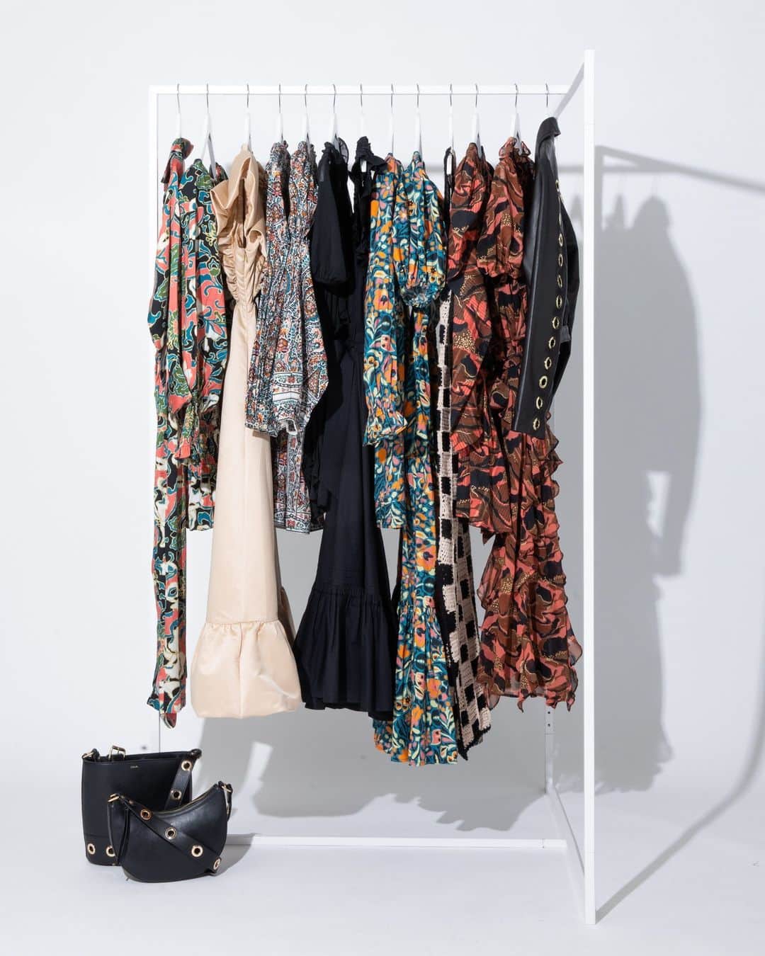 クレオベラのインスタグラム：「Escape to warmer weather where beauty blossoms and colors ignite with Cleobella's new Resort ‘23 Collection.   Drawing inspiration from the sea to skies, this transitional line embraces nature’s most precious elements and captures the essence of finding beauty in the unknown. From captivating cuts to bold hues, every piece is designed to warm up your wardrobe and transport you to a realm of timeless style. Embrace vacation life and let Cleobella's new Resort Collection become your gateway to a season filled with adventure.」