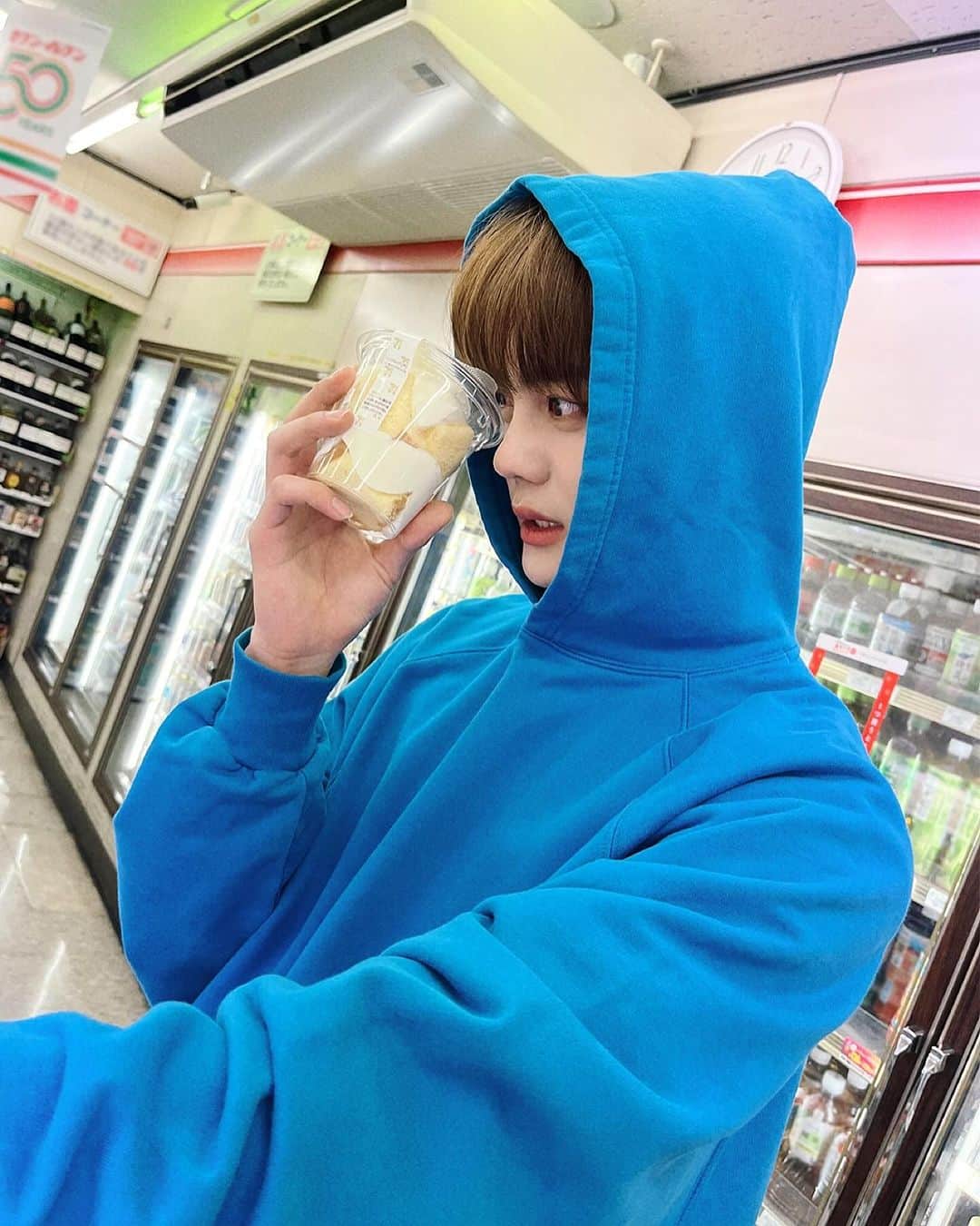 ZEROBASEONEさんのインスタグラム写真 - (ZEROBASEONEInstagram)「🍦🍫🍭  #ZEROBASEONE #ZB1 #제로베이스원 #KIMGYUVIN #김규빈」12月4日 23時13分 - zb1official