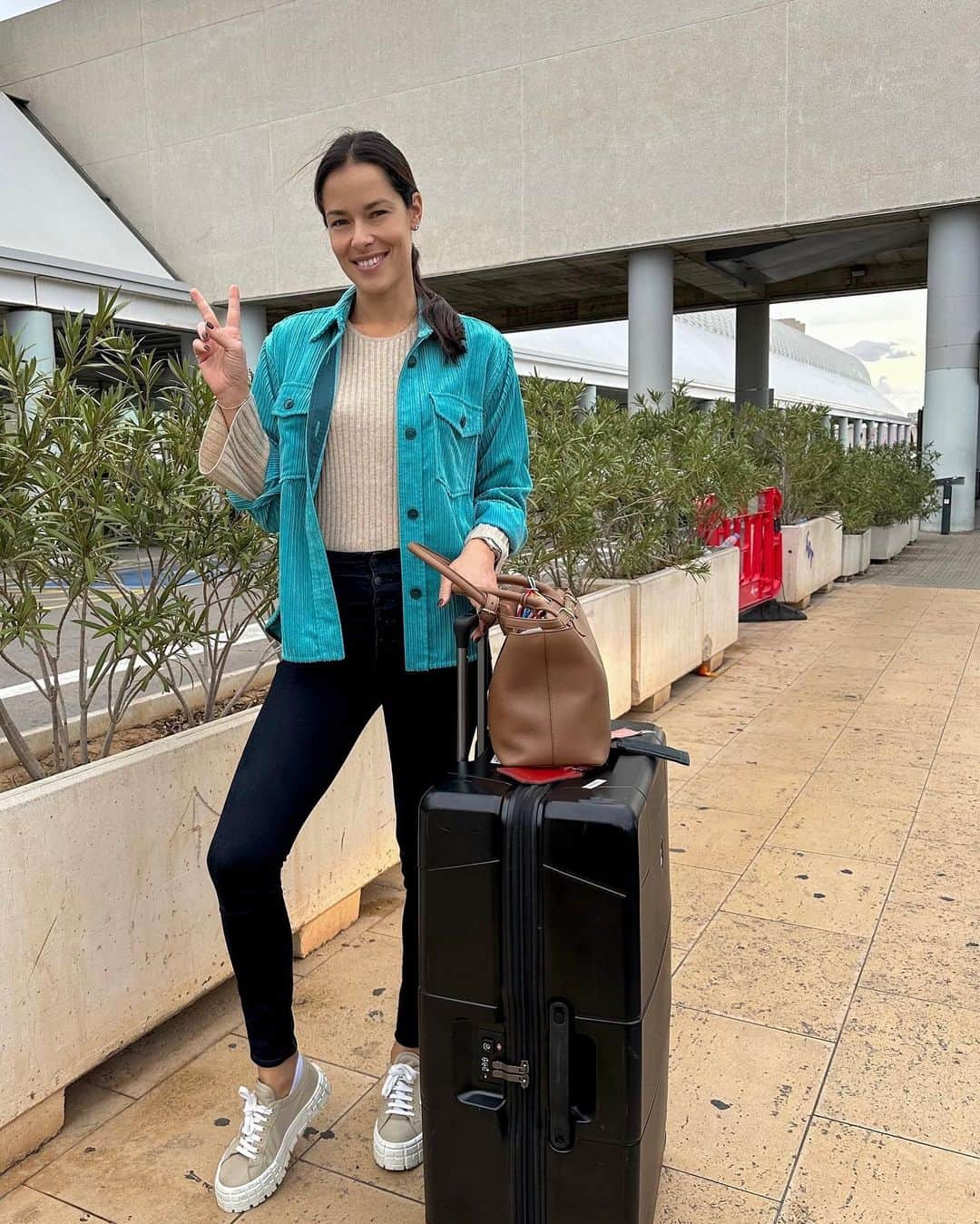 アナ・イバノビッチさんのインスタグラム写真 - (アナ・イバノビッチInstagram)「Guess the destination … ✈️💖」12月4日 23時12分 - anaivanovic