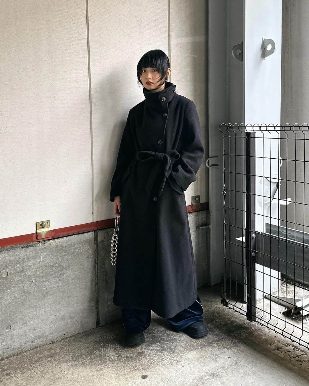 MOUSSY SNAPさんのインスタグラム写真 - (MOUSSY SNAPInstagram)「#MOUSSYSNAP @naomii_morita  170cm  ・STAND COLLAR LONG COAT(010GAA30-7220) ・SIDE LINE VEROUR PANTS(010GAL80-5150) ・SILVER BEADED MINI BAG(010GA751-5810) ・RUBBER SHORT BOOTS(010GAS52-5630) 全国のMOUSSY店舗／SHEL'TTER WEBSTORE／ZOZOTOWNにて発売中。  #MOUSSY」12月4日 23時18分 - moussysnap