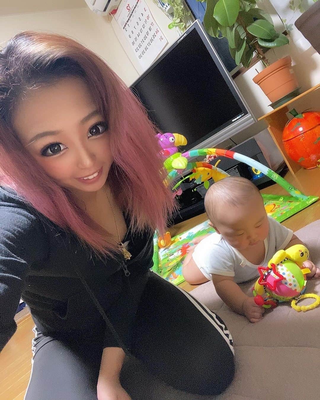 CHOCOのインスタグラム：「ボッサボサだけど載せちゃおっと🤫」
