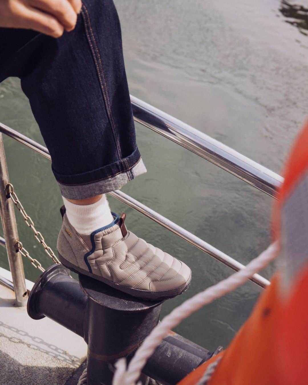 Tevaのインスタグラム：「BRB, sali-ebrating cozy szn in ReEmber Mid.  📷: @steveakation」