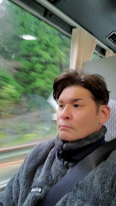 照英のインスタグラム：「旅の途中・・・なに？」