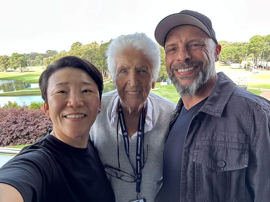 シン・ジエのインスタグラム：「Every time great honor to see you my dear two legends #DawnFraser#RichardNizielski」