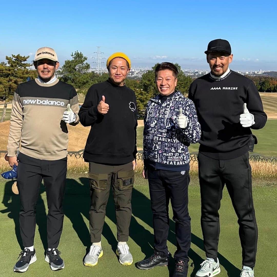 KLUTCHさんのインスタグラム写真 - (KLUTCHInstagram)「⁡ オリックスバファローズの優勝、平野投手250セーブ、名球界入りのお祝いで。梅田さんと比嘉投手と久しぶりの天野山にてラウンド。 ⁡ 楽しいラウンドでした！！ ⁡ ⁡ 夜は神田川本店さんにてお祝いの会。 美味しい食事と楽しい会話で盛り上がりました！ ⁡ ⁡ ⁡ ⁡ ⁡ ⁡ ⁡ #ETKING #KLUTCH #平野佳寿 #比嘉幹貴 #ハイヒールモモコ #ケツカッチン高山 #女と男市川 #大阪堺の梅ちゃん #250セーブ #名球界 #シーズン優勝 #神田川本店 #お祝い #music #live #おまえとおったらおもろいわ #みんな生きろよ #OMUSUBI」12月5日 9時13分 - klutch3etking