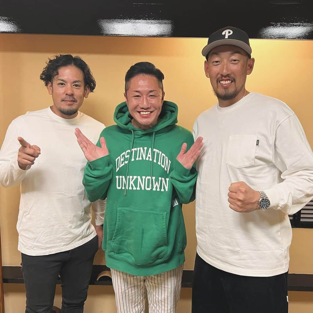 KLUTCHさんのインスタグラム写真 - (KLUTCHInstagram)「⁡ オリックスバファローズの優勝、平野投手250セーブ、名球界入りのお祝いで。梅田さんと比嘉投手と久しぶりの天野山にてラウンド。 ⁡ 楽しいラウンドでした！！ ⁡ ⁡ 夜は神田川本店さんにてお祝いの会。 美味しい食事と楽しい会話で盛り上がりました！ ⁡ ⁡ ⁡ ⁡ ⁡ ⁡ ⁡ #ETKING #KLUTCH #平野佳寿 #比嘉幹貴 #ハイヒールモモコ #ケツカッチン高山 #女と男市川 #大阪堺の梅ちゃん #250セーブ #名球界 #シーズン優勝 #神田川本店 #お祝い #music #live #おまえとおったらおもろいわ #みんな生きろよ #OMUSUBI」12月5日 9時13分 - klutch3etking